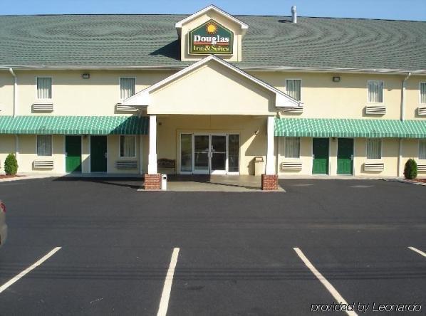 Douglas Inn & Suites Cleveland Esterno foto