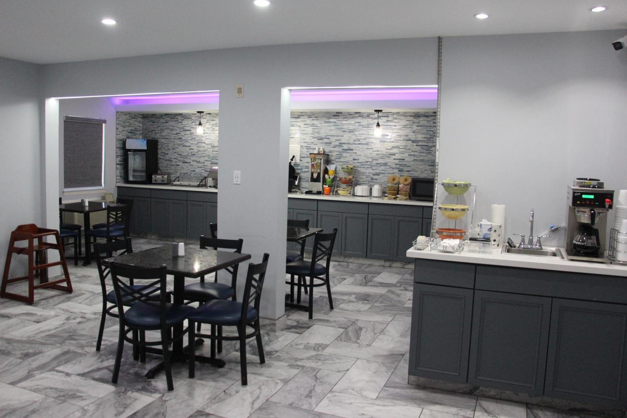 Douglas Inn & Suites Cleveland Esterno foto
