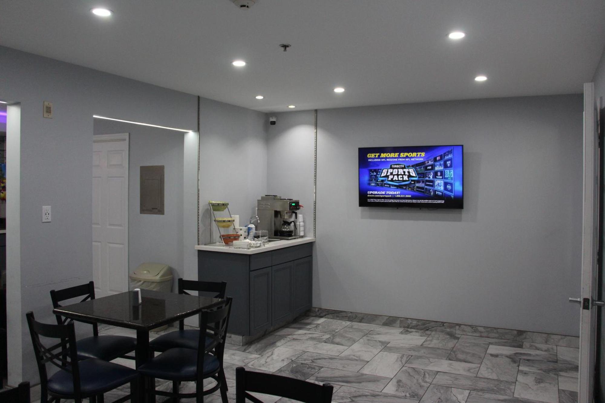 Douglas Inn & Suites Cleveland Esterno foto