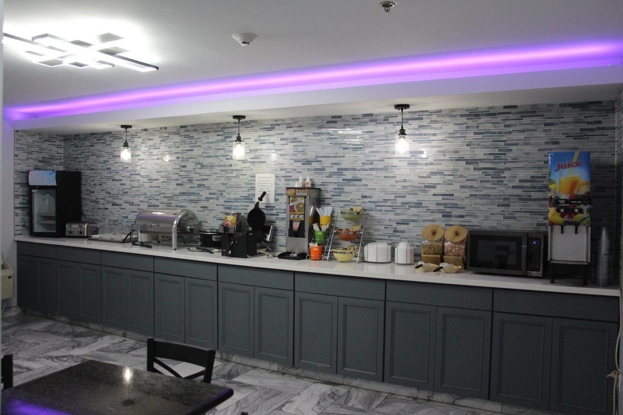 Douglas Inn & Suites Cleveland Esterno foto