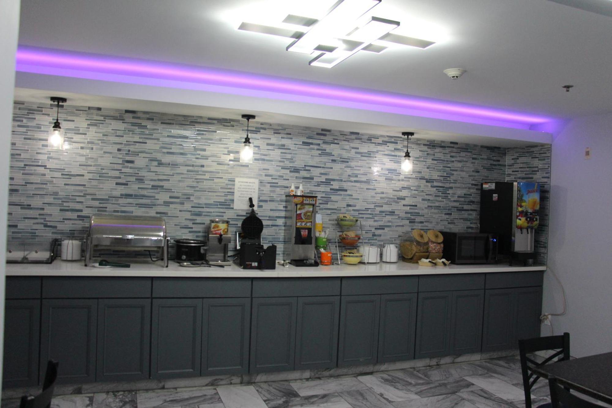 Douglas Inn & Suites Cleveland Esterno foto