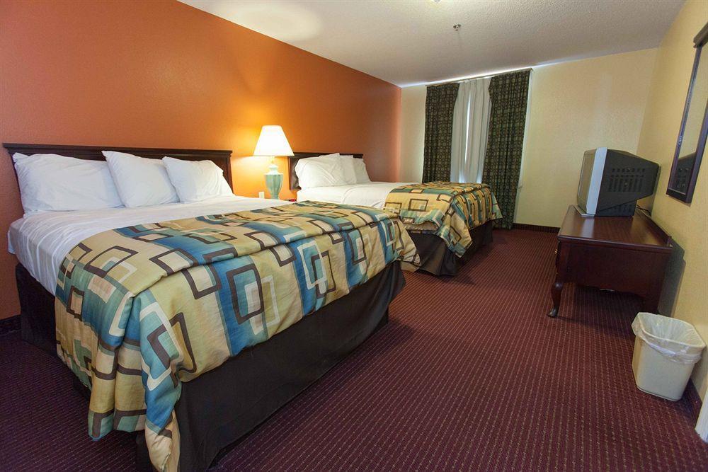 Douglas Inn & Suites Cleveland Esterno foto