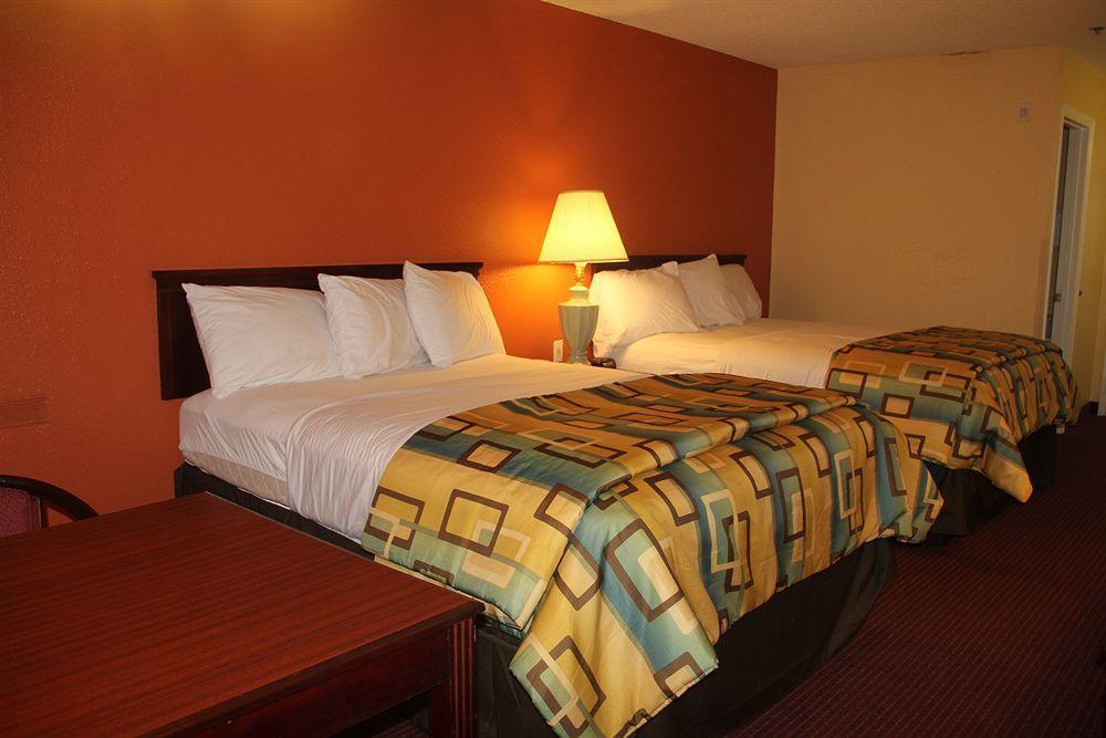 Douglas Inn & Suites Cleveland Esterno foto