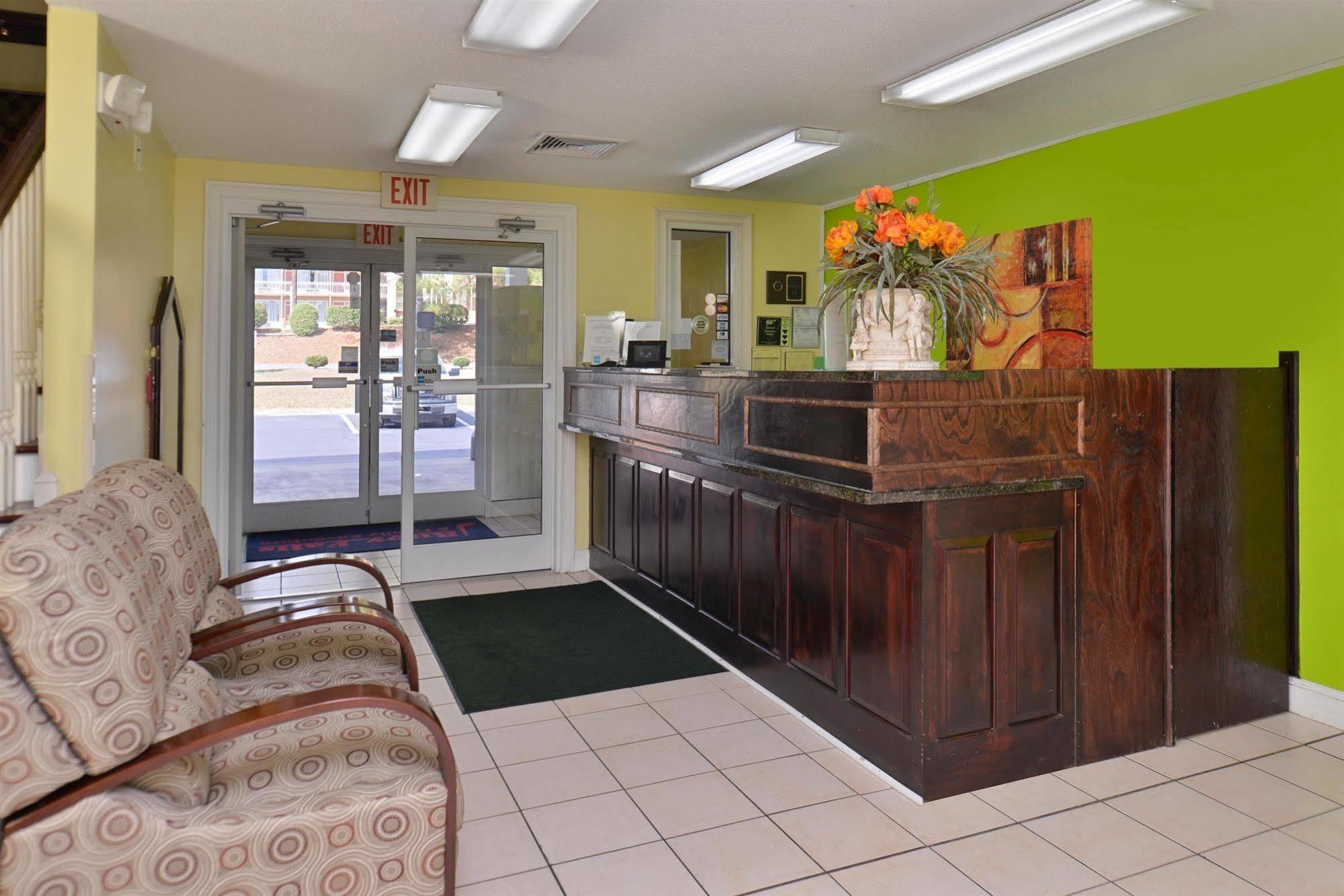 Douglas Inn & Suites Cleveland Esterno foto