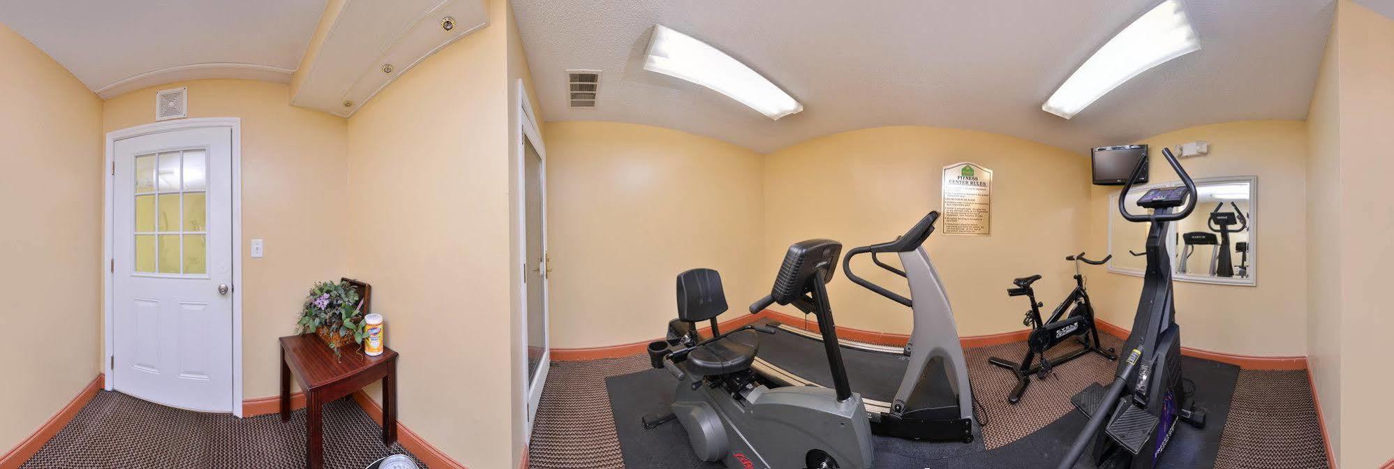 Douglas Inn & Suites Cleveland Esterno foto