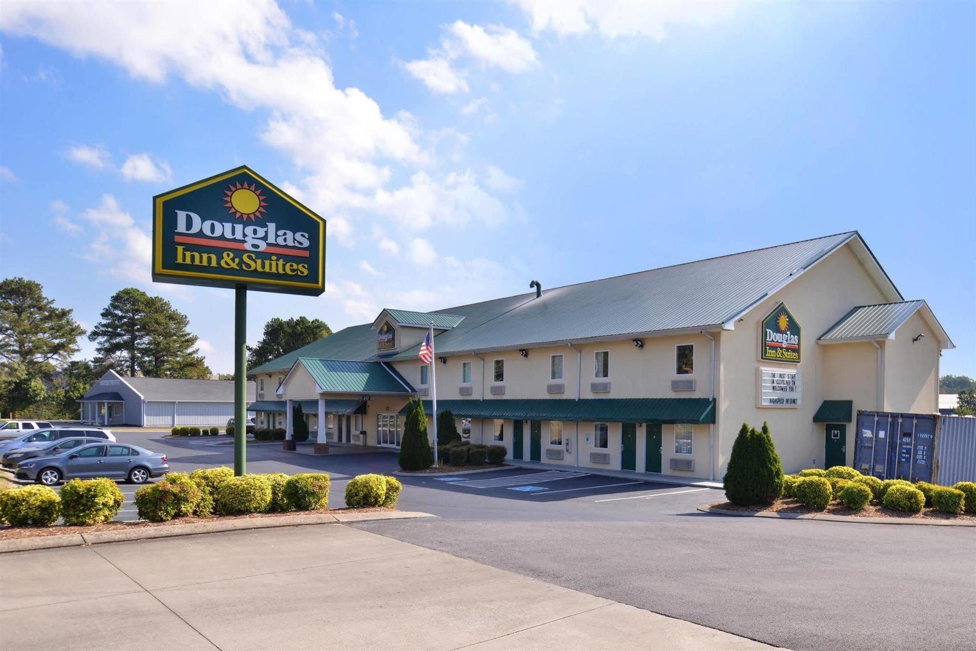 Douglas Inn & Suites Cleveland Esterno foto