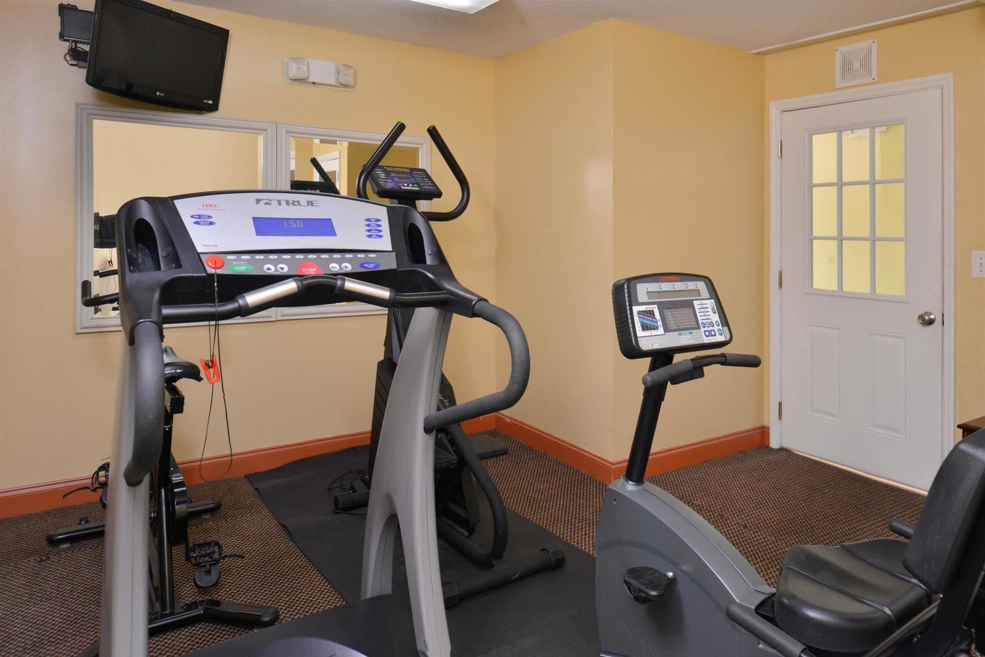 Douglas Inn & Suites Cleveland Esterno foto